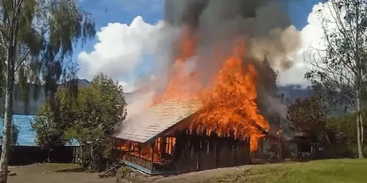 Armed Group Burns School Building in Papua’s Pegunungan Bintang District