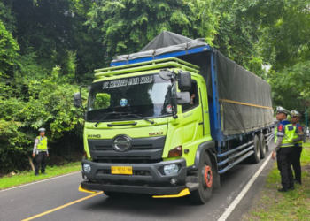 pembatasan angkutan barang, sanksi kemenhub, kendaraan logistik, operasi lebaran 2026, keselamatan lalu lintas